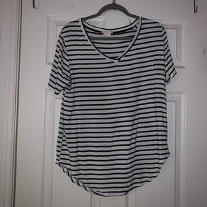 ‼️ FINAL PRICE ‼️ BLACK AND WHITE STRIPED V-NECK